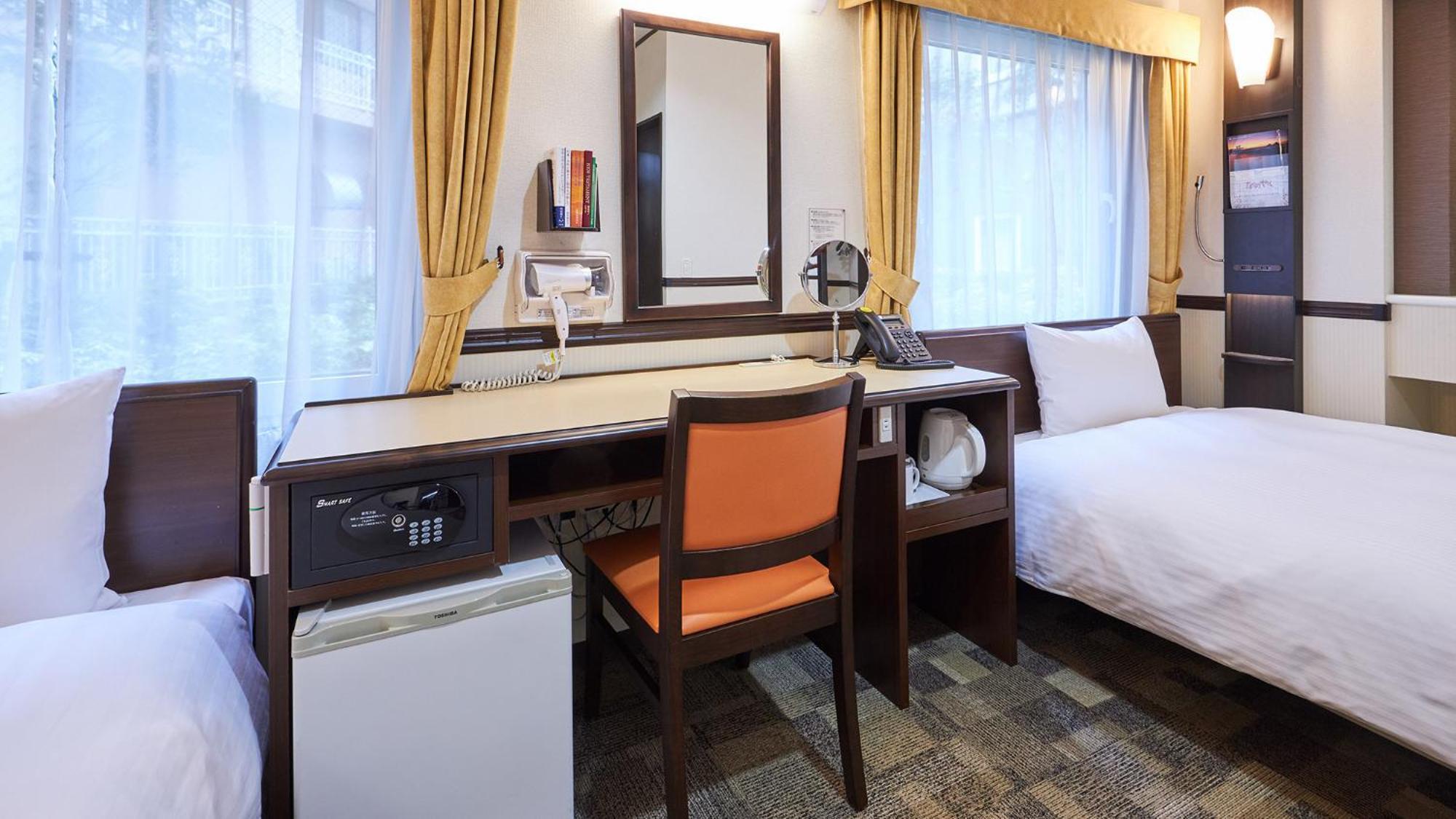 Toyoko Inn Tsu Eki Nishi Guchi Room photo